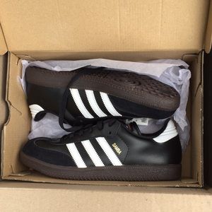 Boys size 5 Adidas Samba sneaker